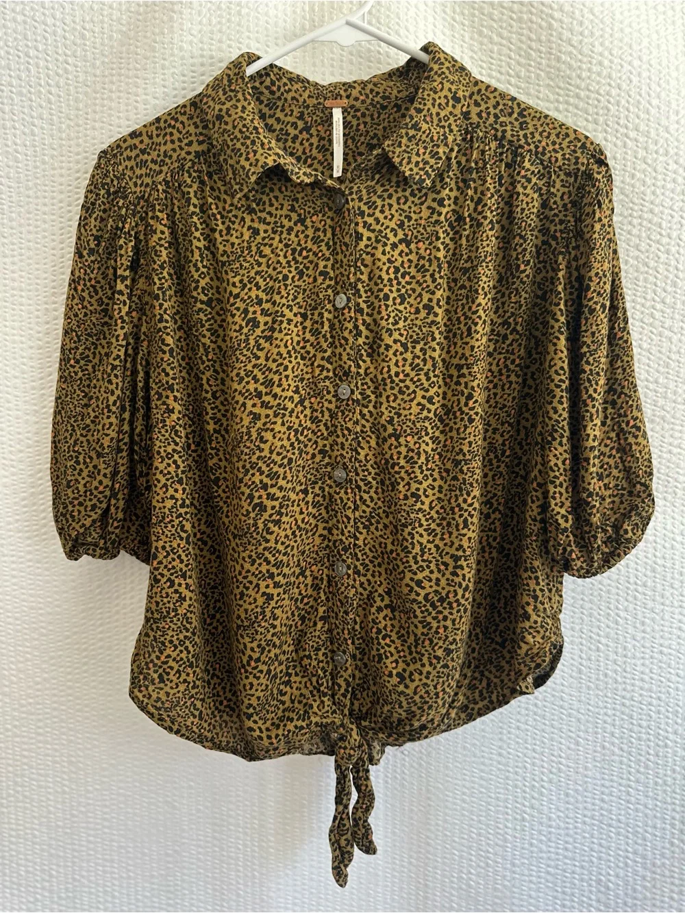 FREE PEOPLE Leopard Print Button Front Tie Hem Puff Sleeve Blouse Size Medium